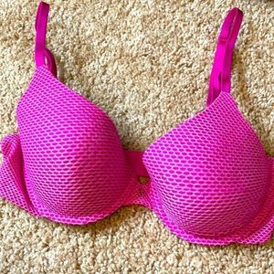 Victoria’s Secret uplift semi demi lightly lined bra - size 32d